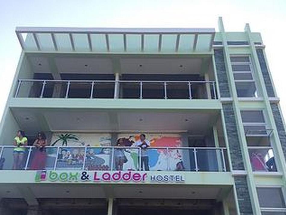 Boracay Box And Ladder Hotel 2*