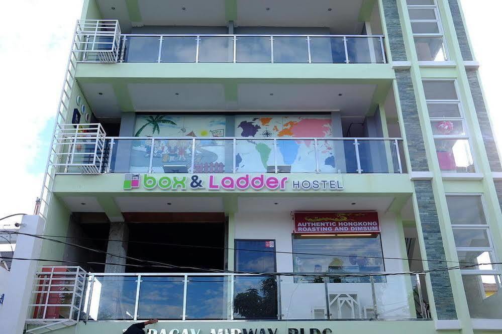 Boracay Box And Ladder Hotel 2*